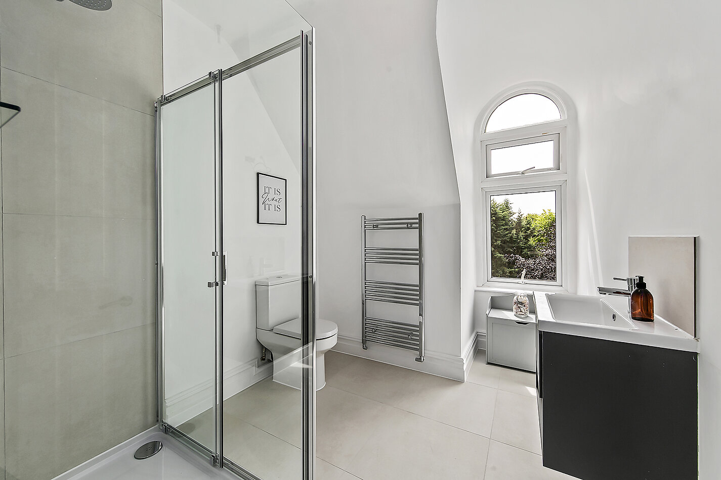 Corner House SW14