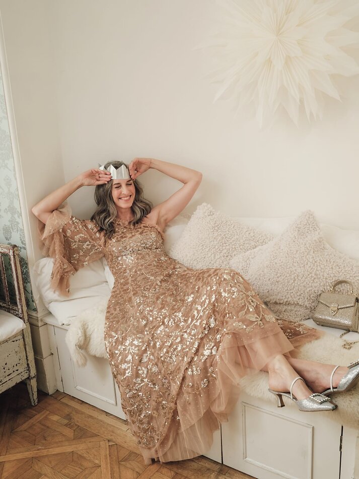 JULIE READ