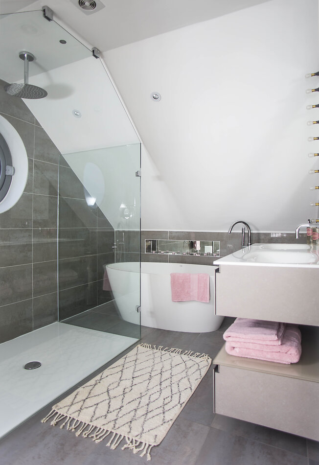 Fresh House, TW12