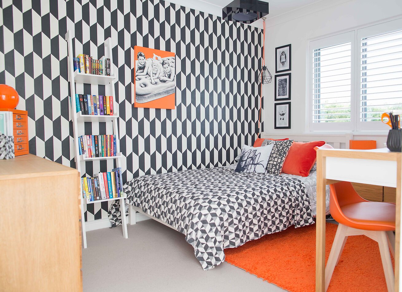 Fresh House, TW12