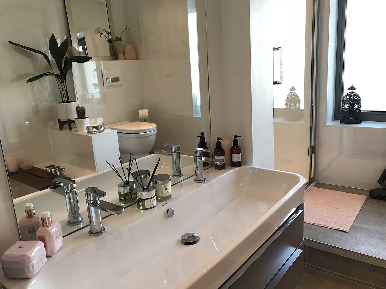 Fresh House, TW12