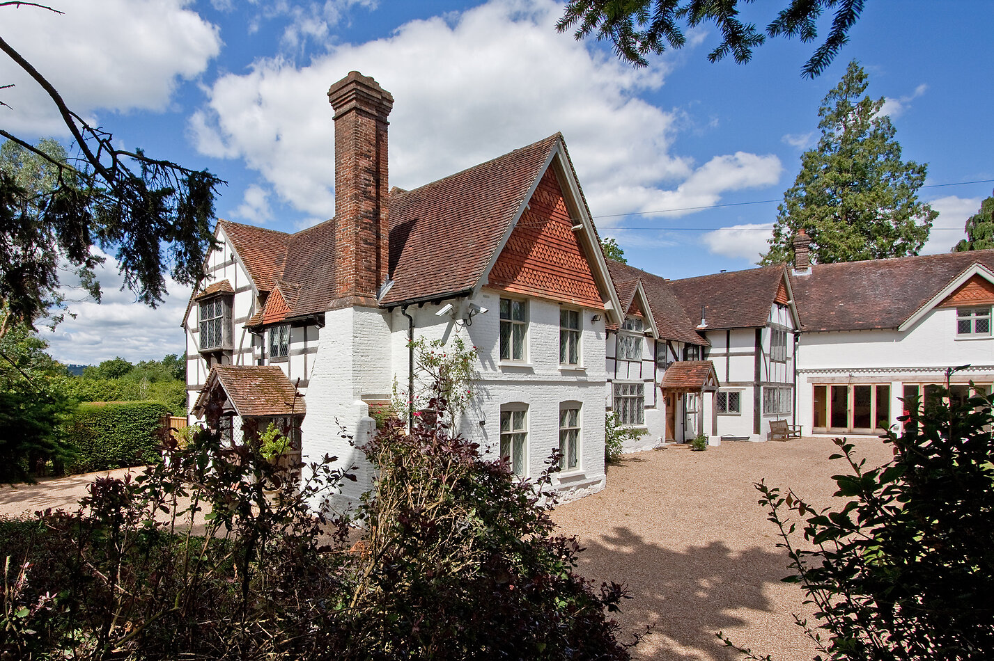 Lowe Manor GU6