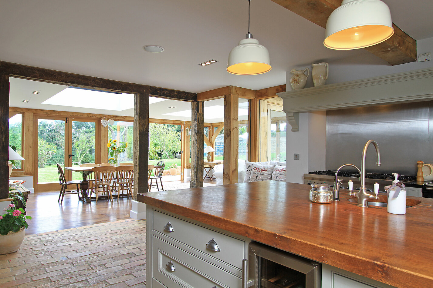 Lowe Manor GU6