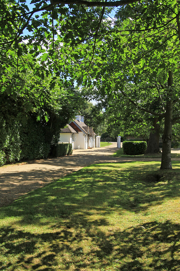 Lowe Manor GU6
