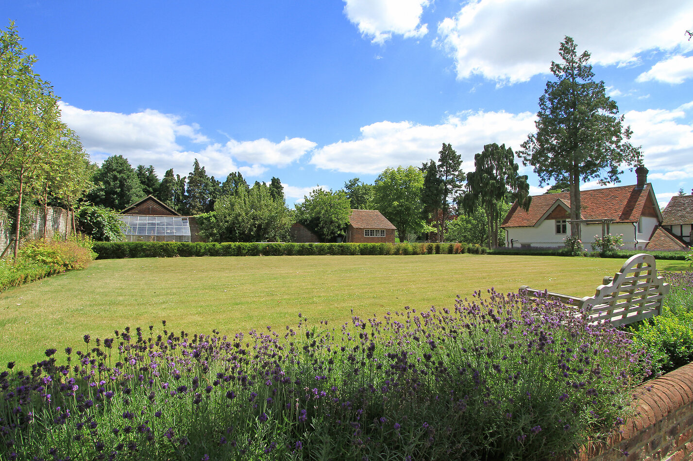 Lowe Manor GU6