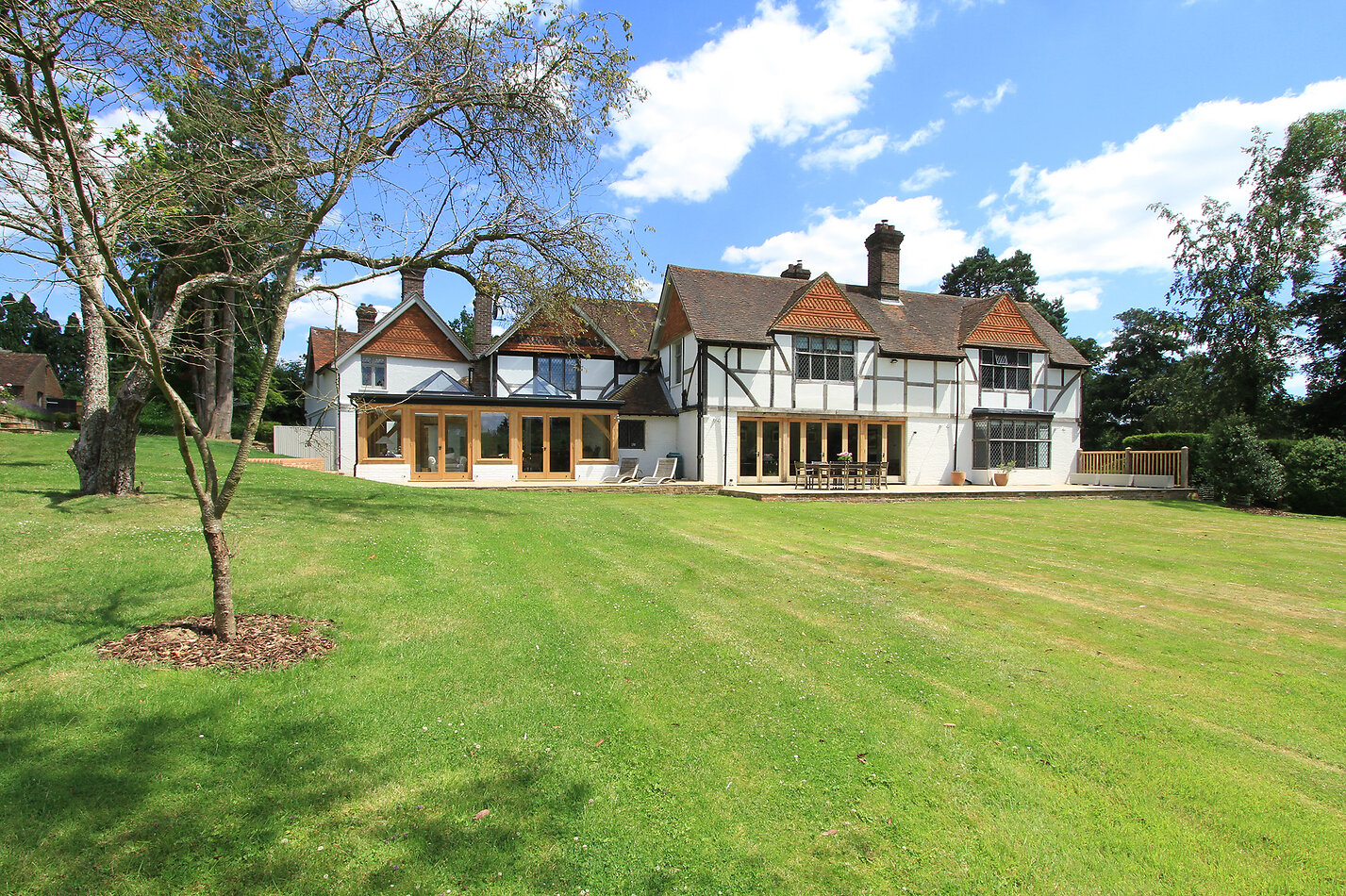 Lowe Manor GU6