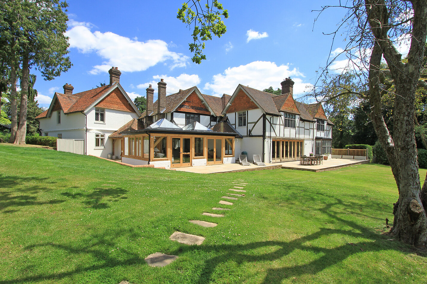 Lowe Manor GU6