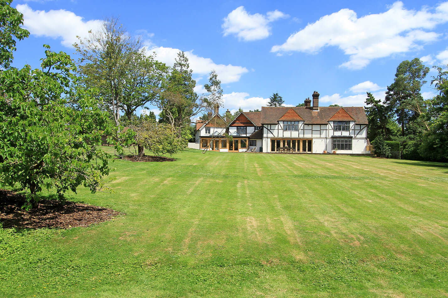 Lowe Manor GU6