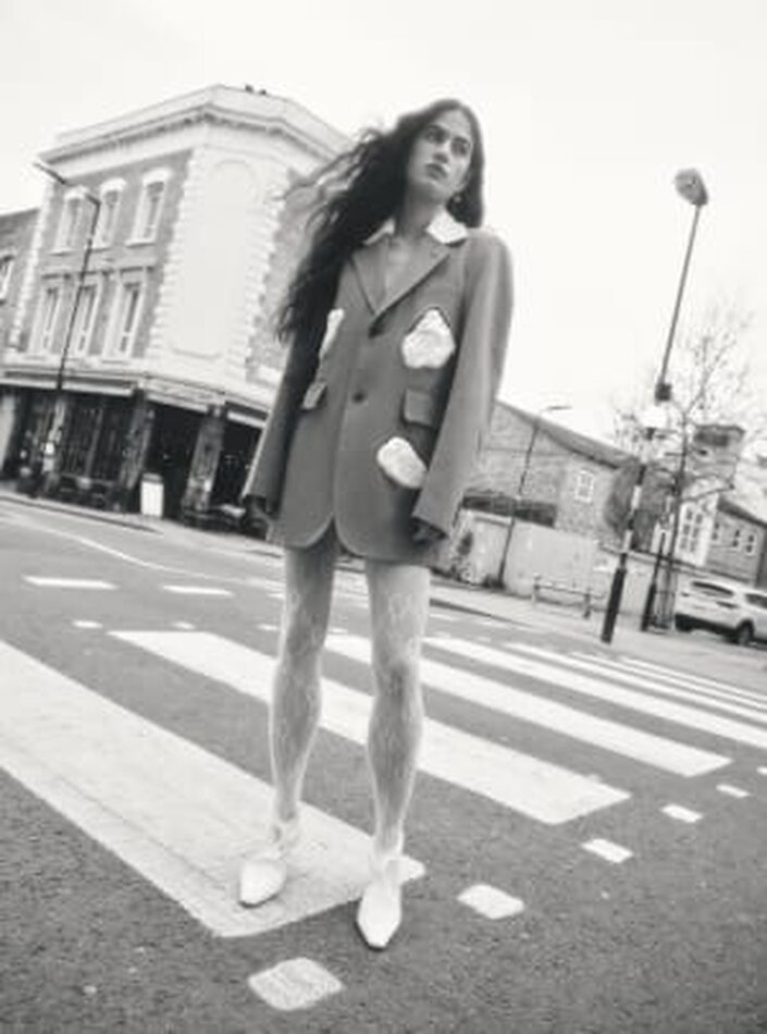 BRYONY H - STYLIST