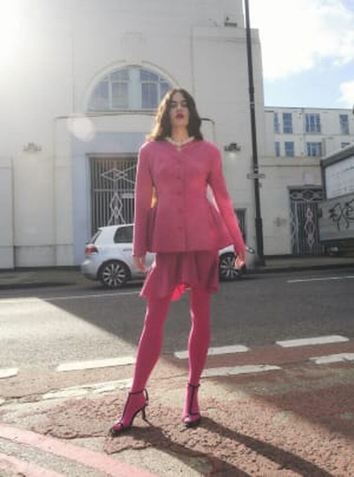 BRYONY H - STYLIST