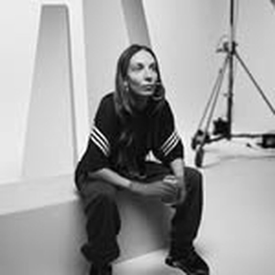 MAYA LINHARES-MARX