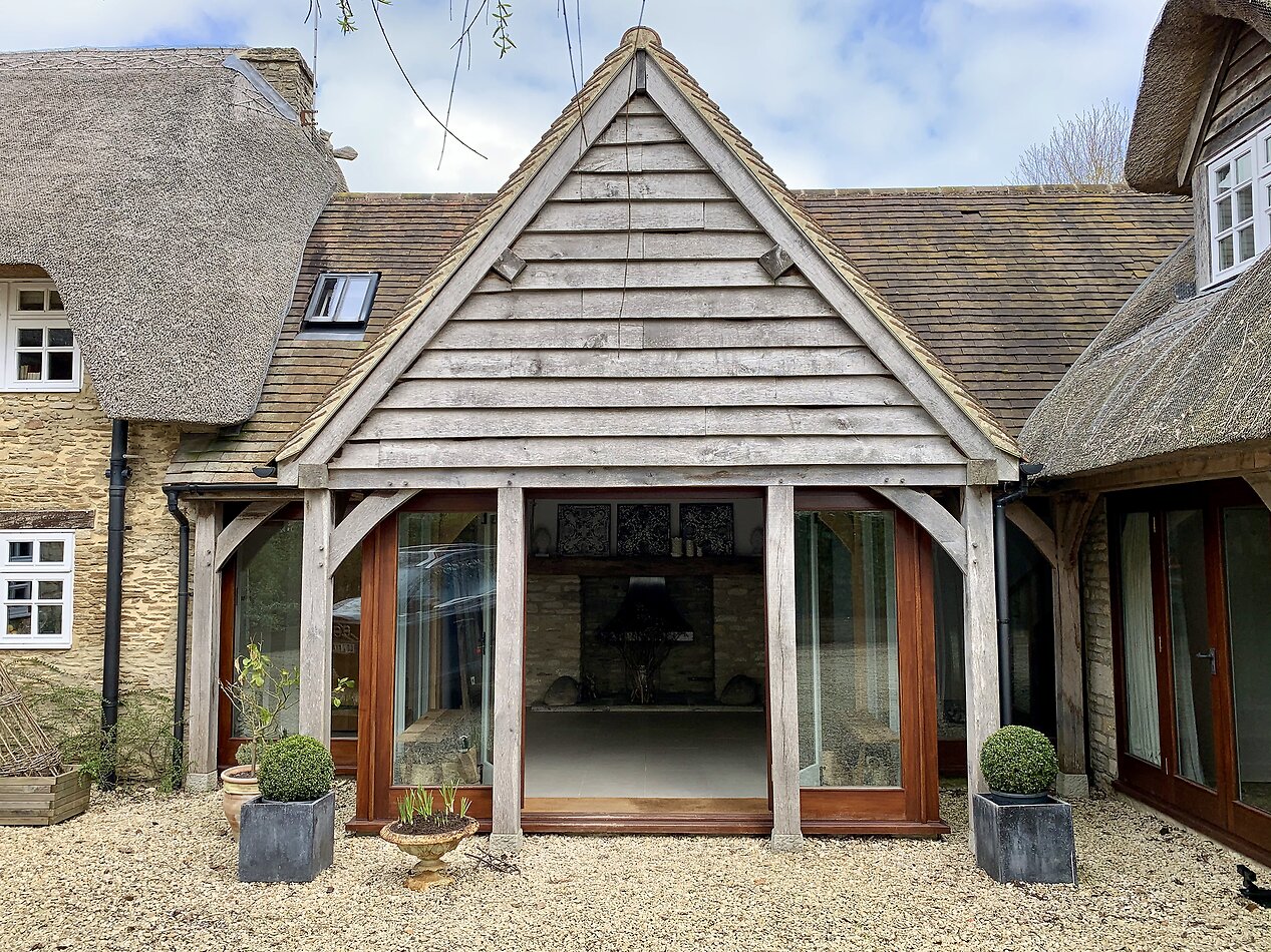 The Seaview Thatch - OX13