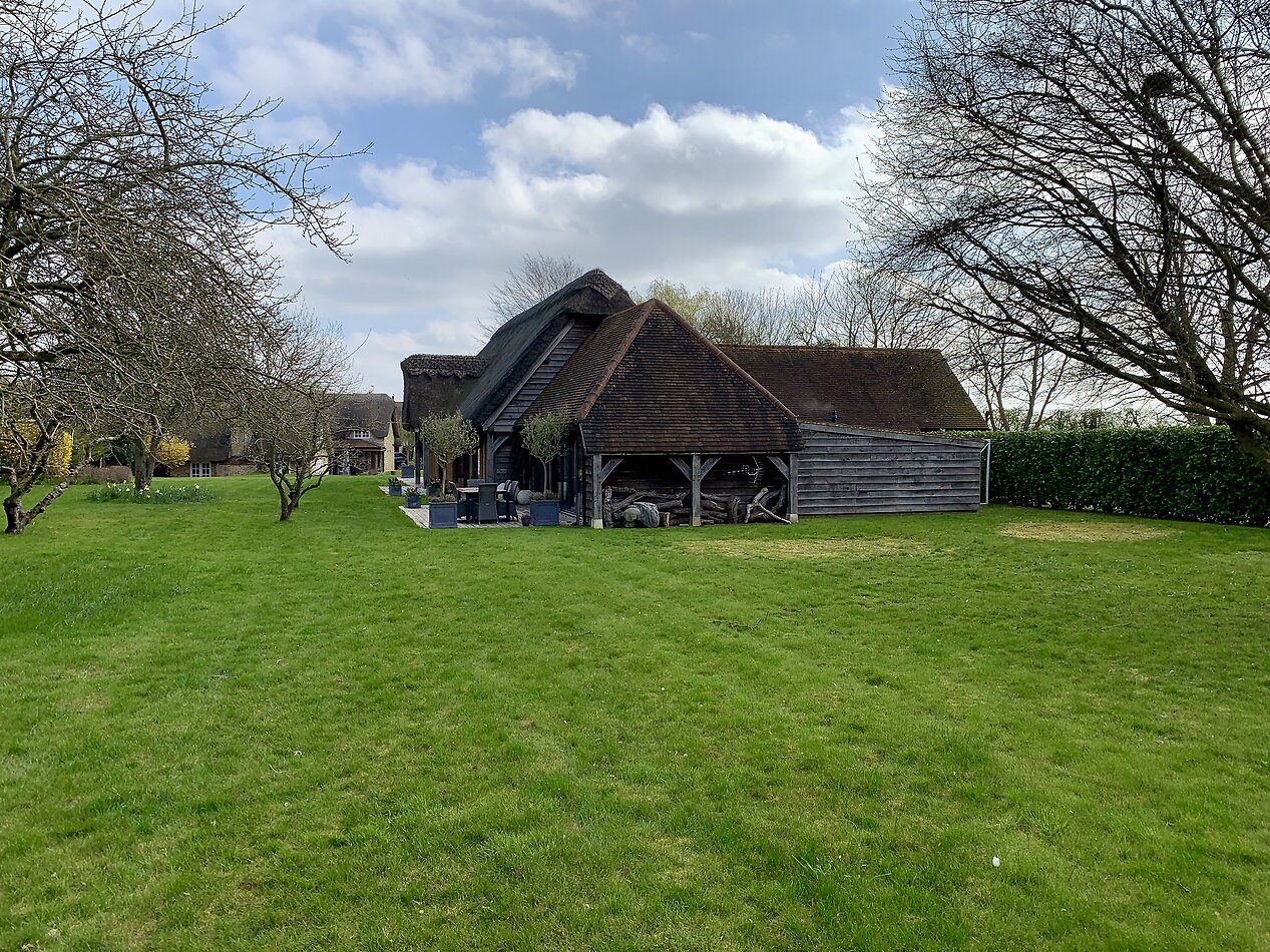 The Seaview Thatch - OX13