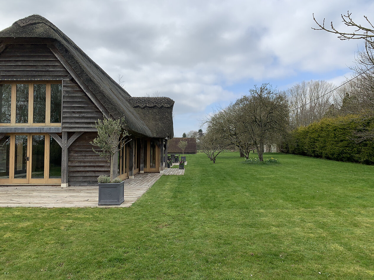 The Seaview Thatch - OX13