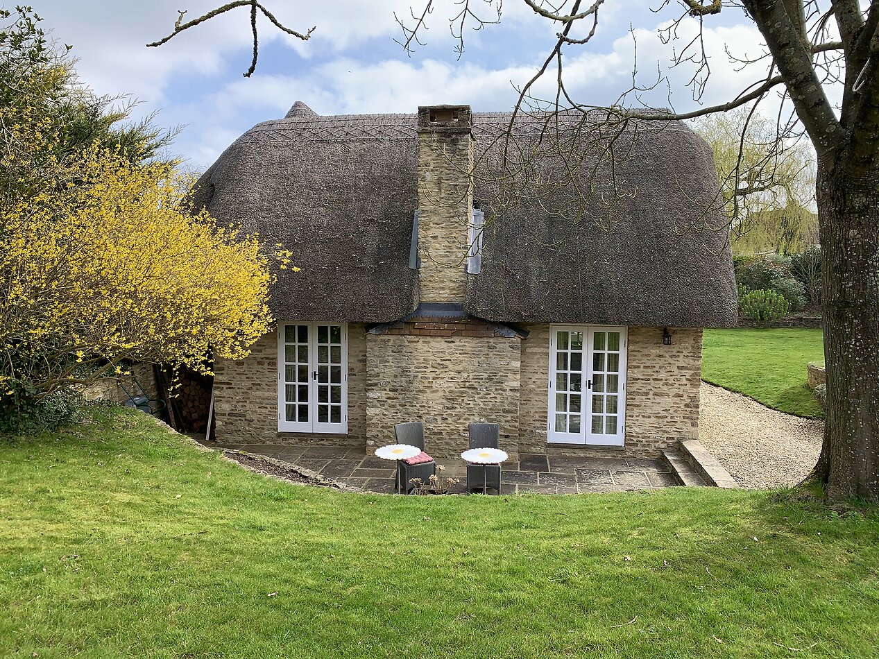 The Seaview Thatch - OX13