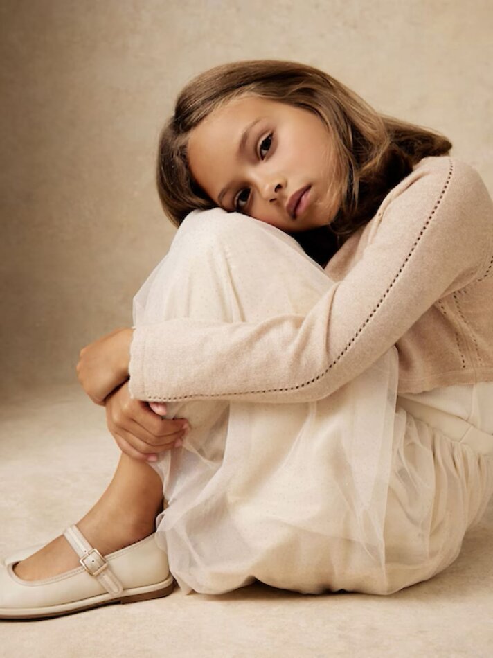 CLAIRE RAY