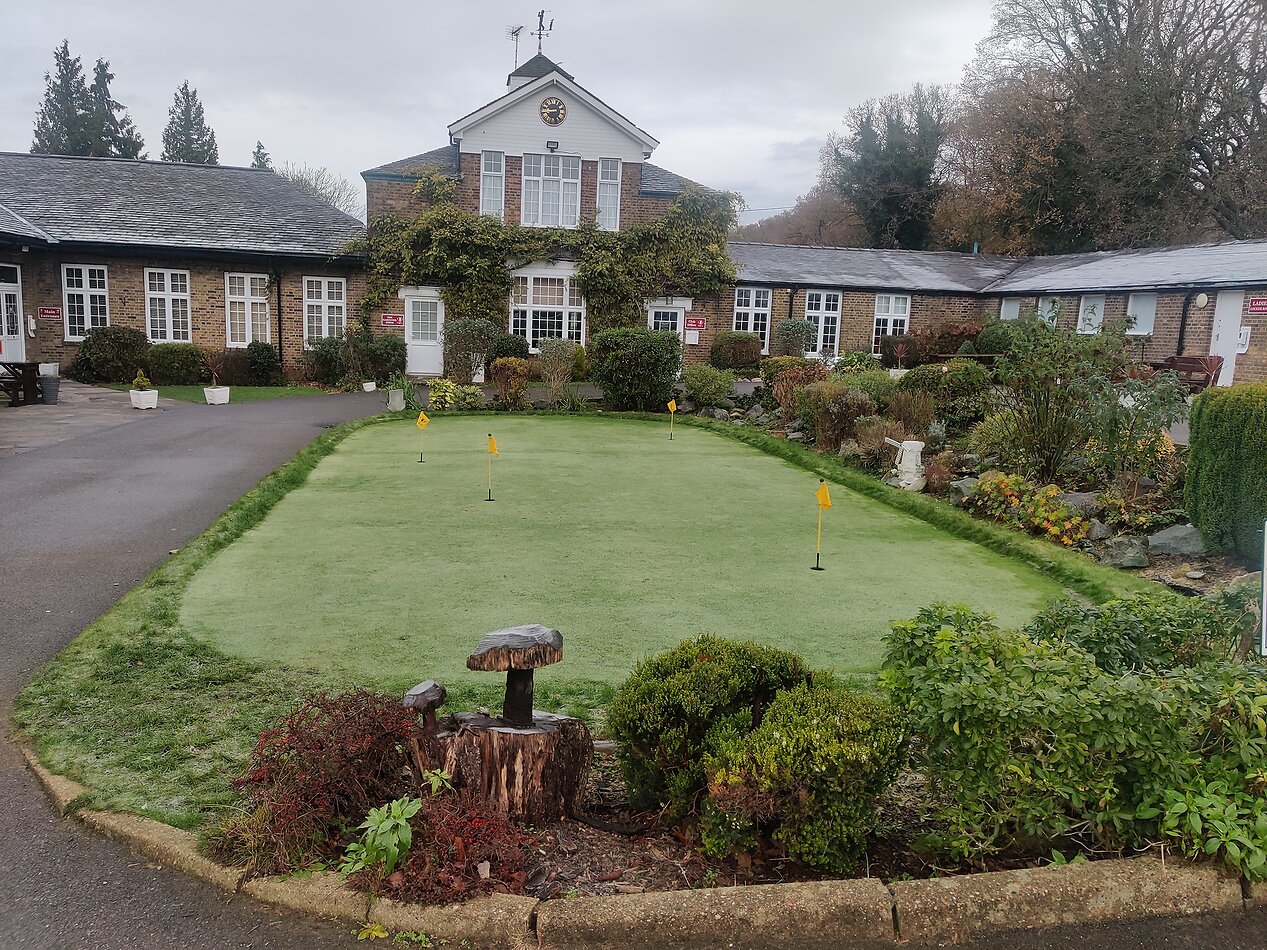 Golf Course - NW7