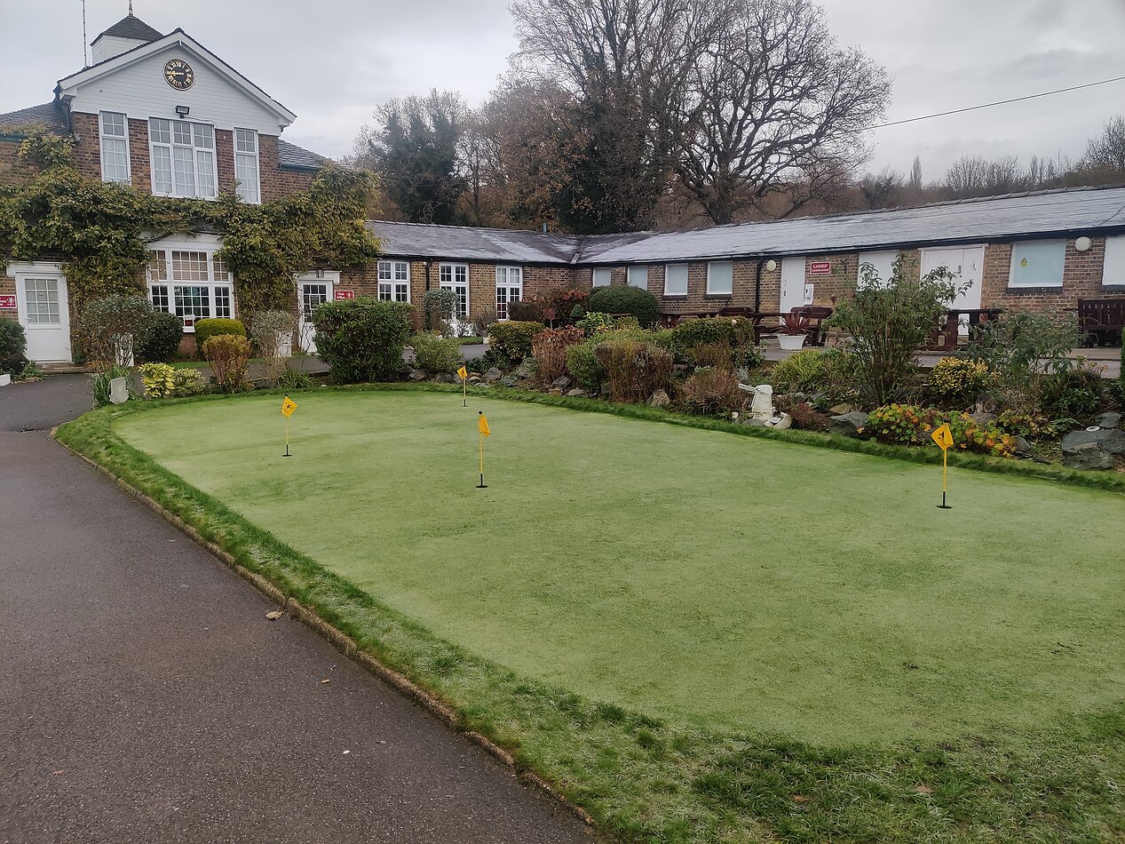 Golf Course - NW7