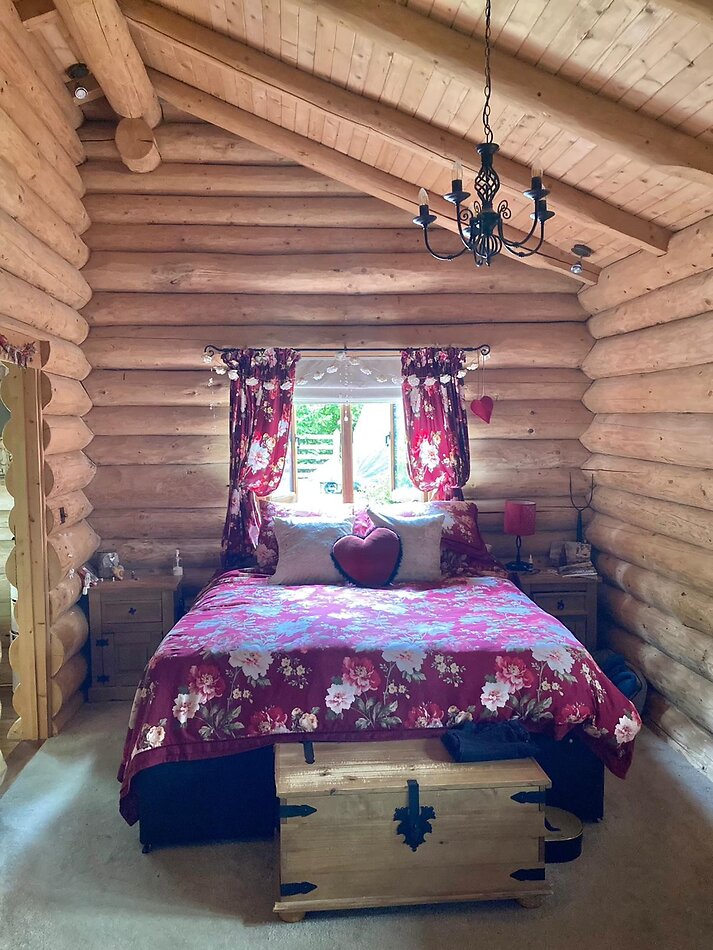LOG CABIN - Sevenoaks