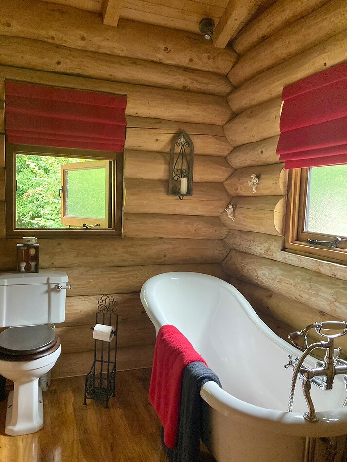 LOG CABIN - Sevenoaks