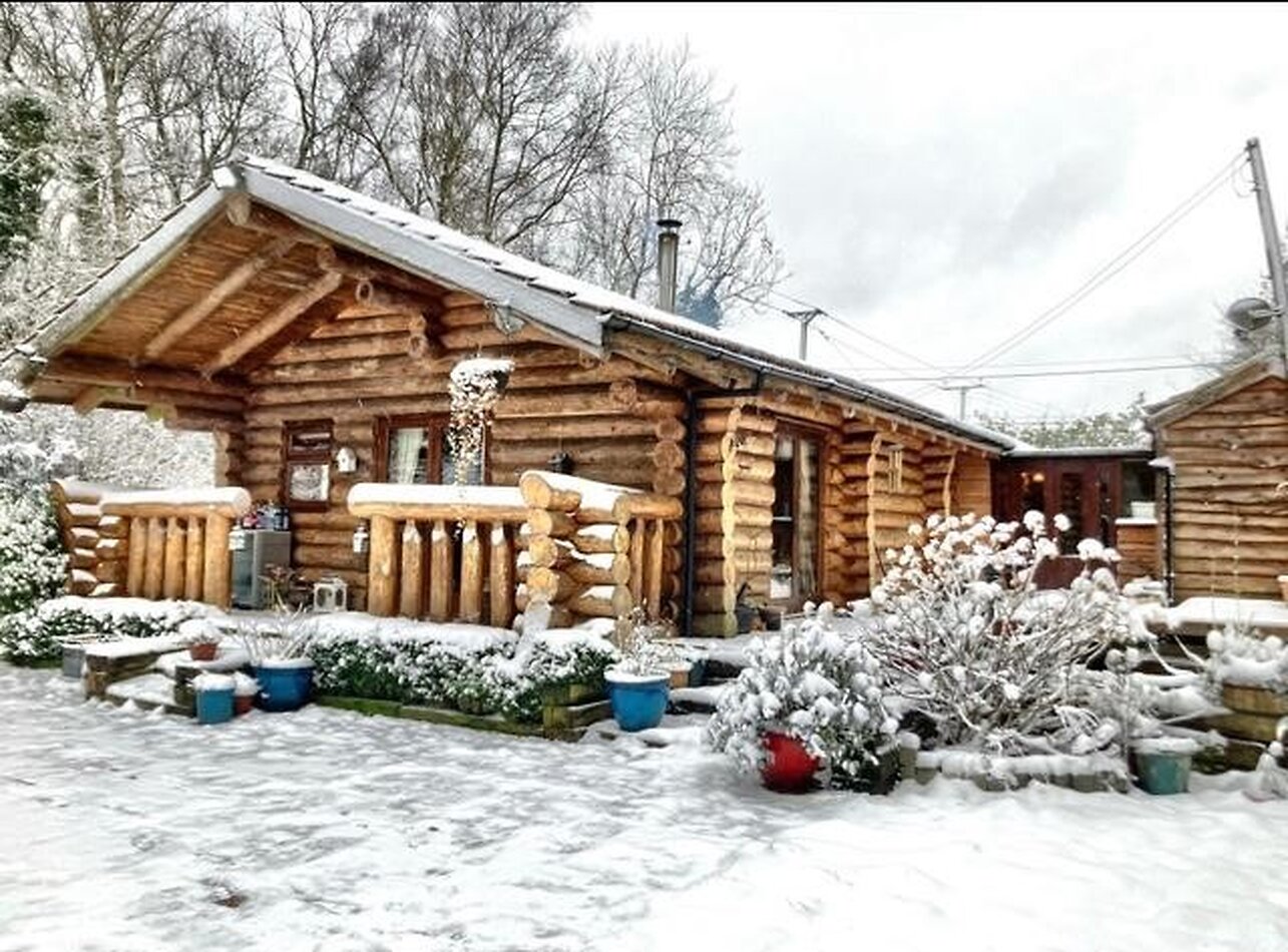 LOG CABIN - Sevenoaks