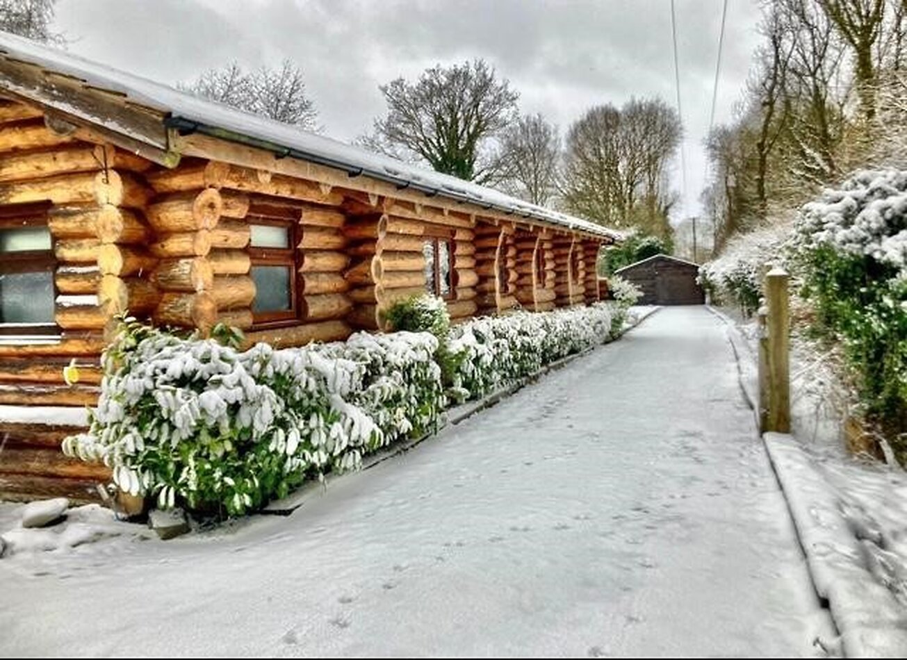 LOG CABIN - Sevenoaks