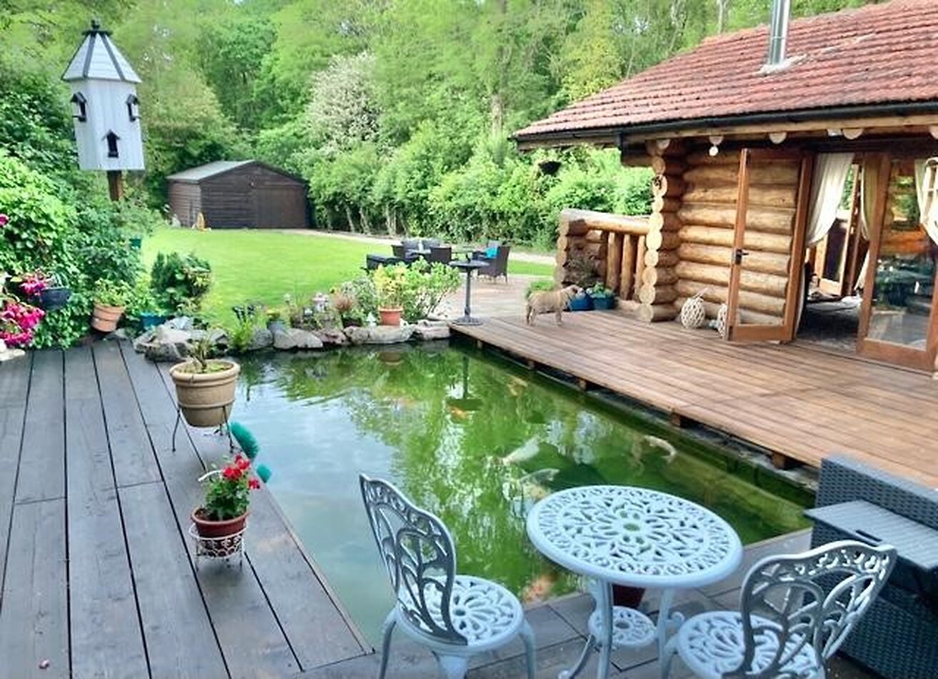 LOG CABIN - Sevenoaks