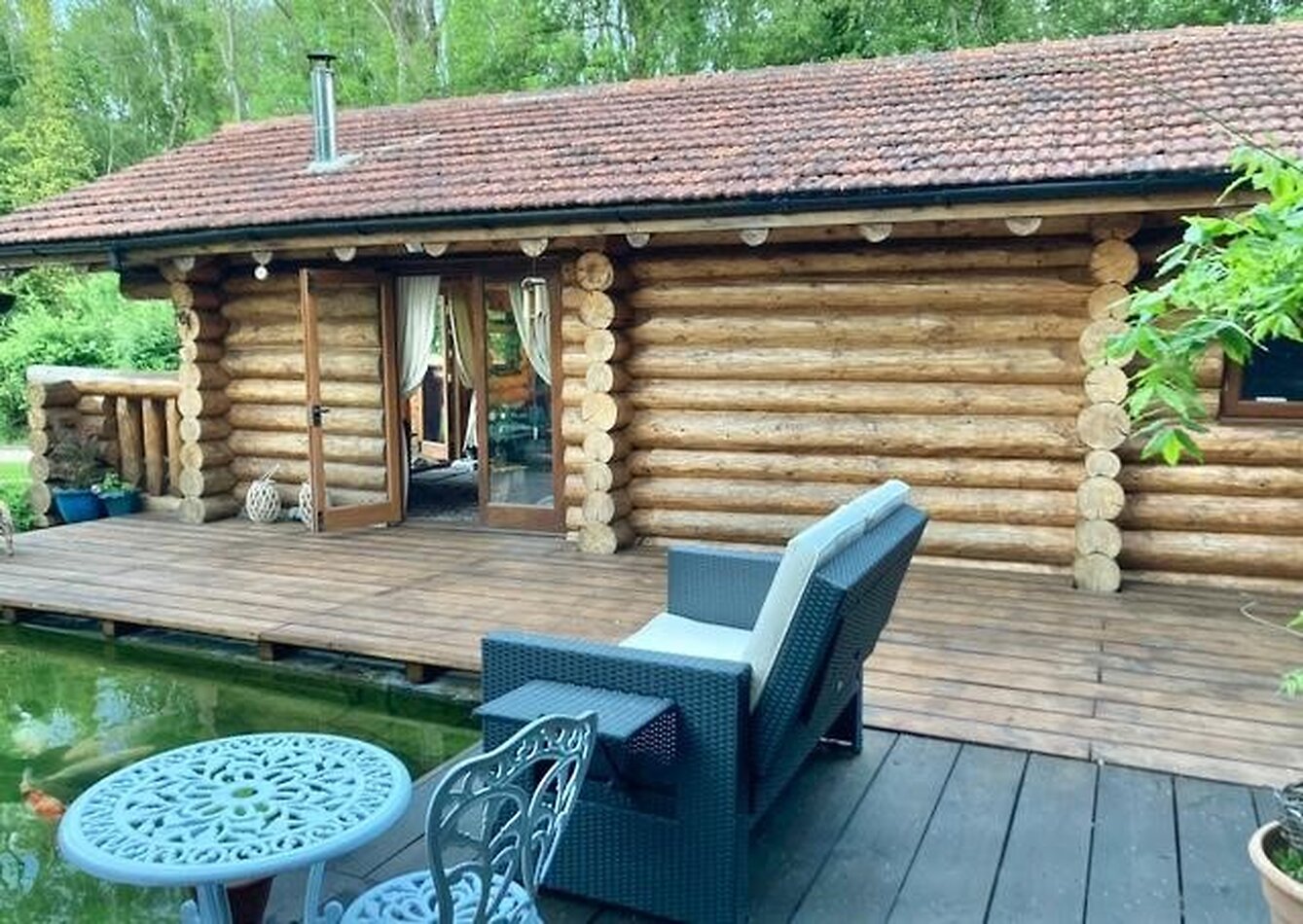 LOG CABIN - Sevenoaks