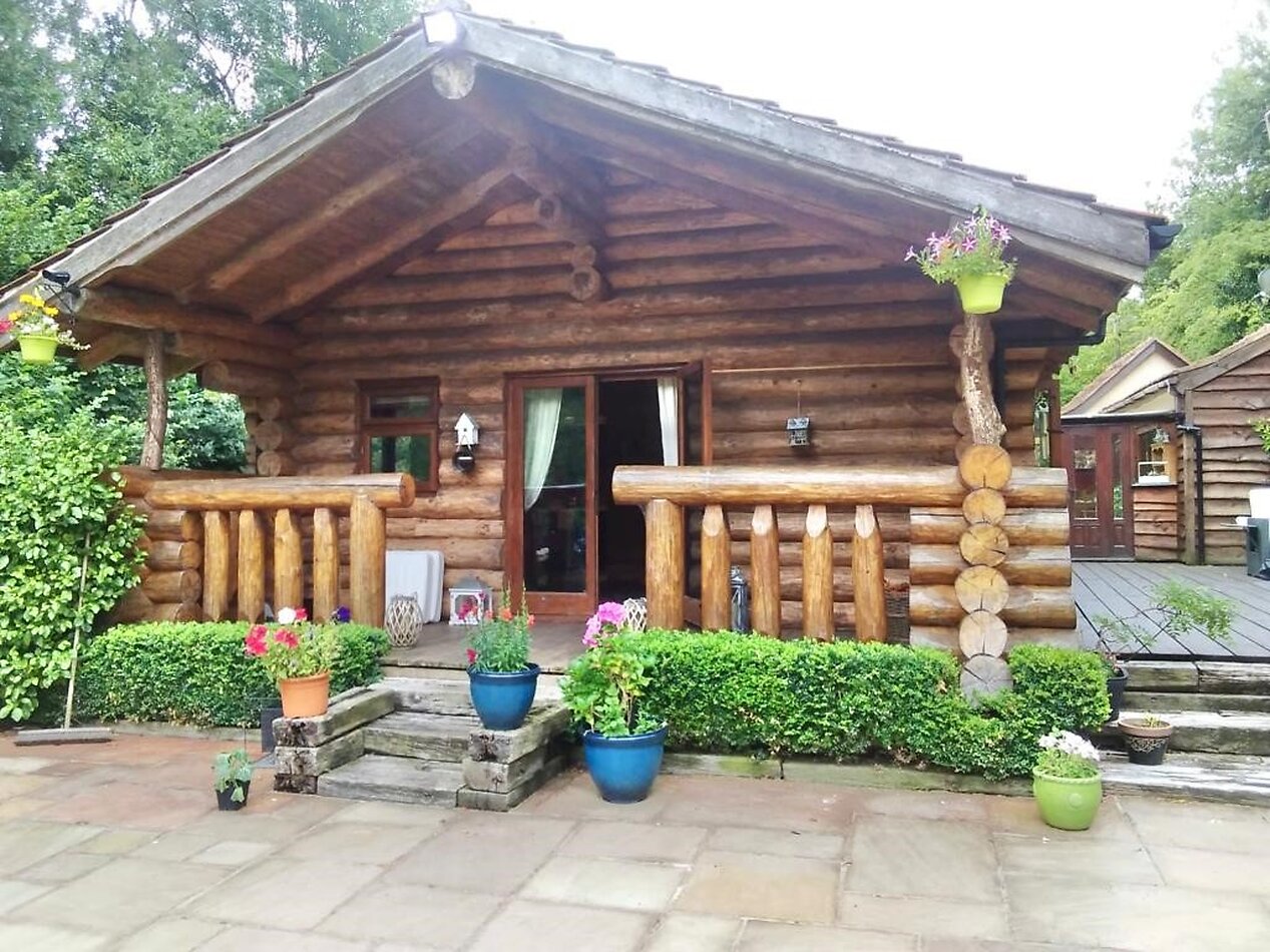 LOG CABIN - Sevenoaks