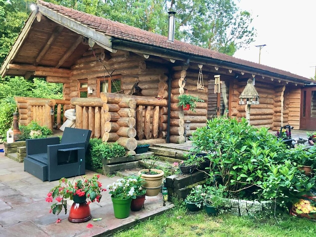 LOG CABIN - Sevenoaks