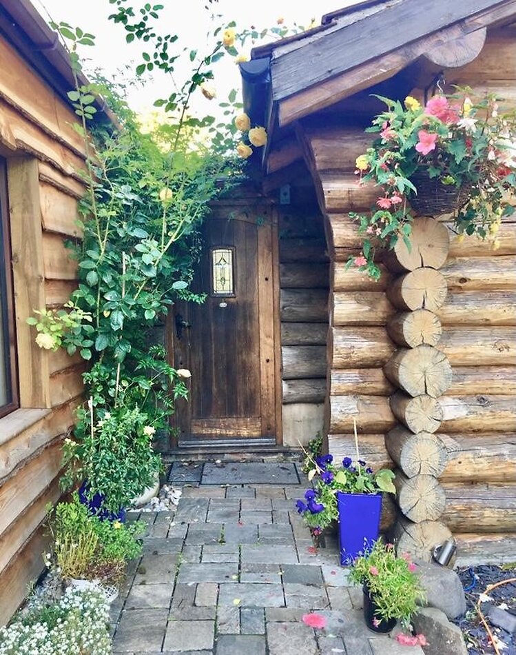 LOG CABIN - Sevenoaks
